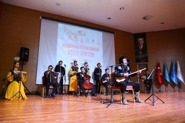 Kazak-t&uuml;rk Dostluğunda &Ccedil;eyrek Asır 1