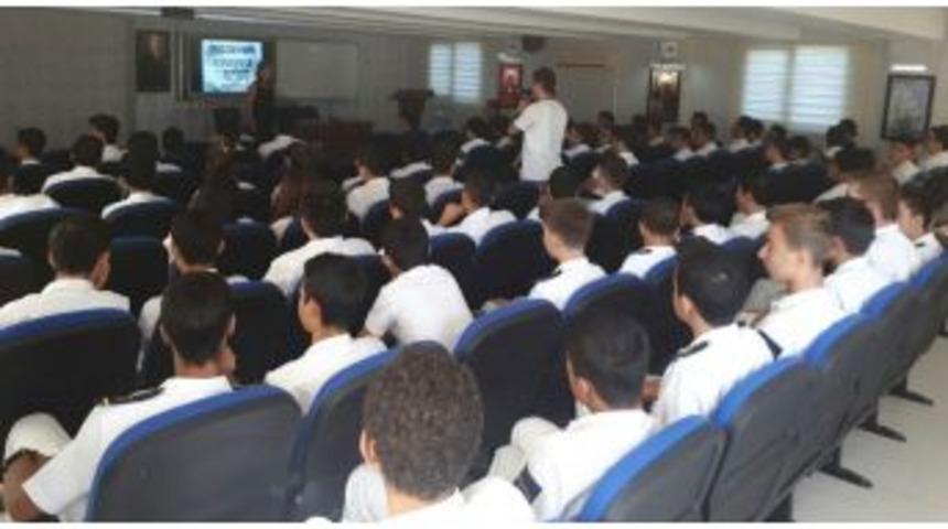 Mersin Barosu&rsquo;ndan Lise &Ouml;ğrencilerine &lsquo;su&ccedil; Sayılan Davranışlar&rsquo; Eğitimi