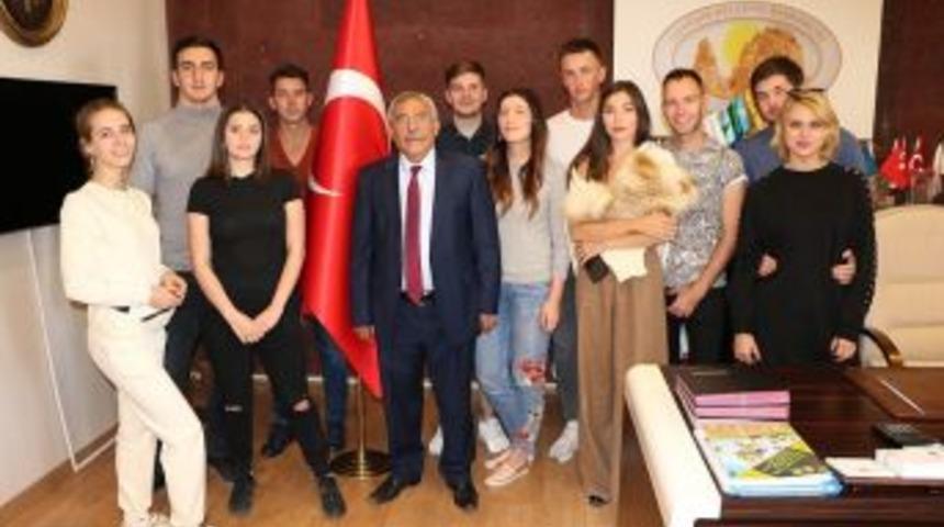 Rus Sosyal Medya Fenomenleri Başkan Karaaslan&rsquo;ı Ziyaret Etti