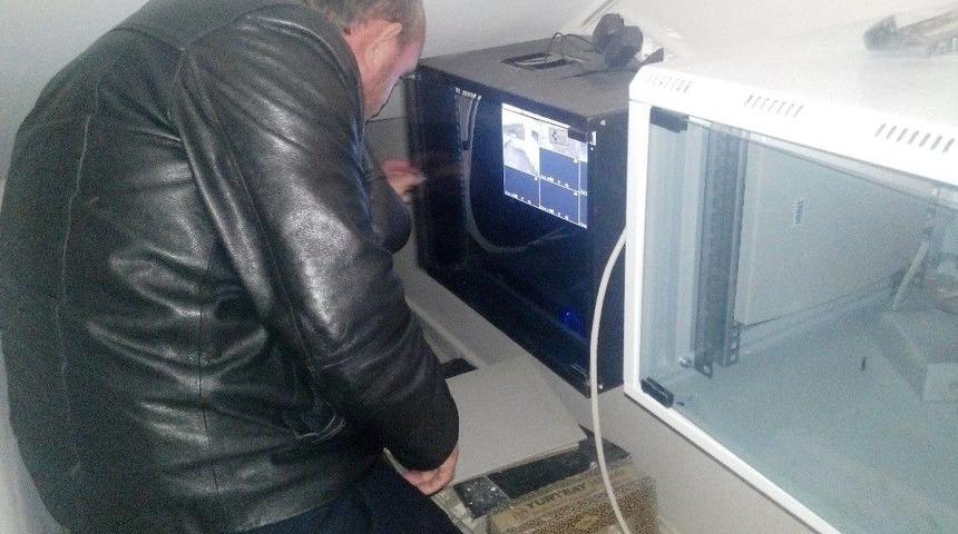 İzmit Belediyesi Mahalle Konuklarını Onarıyor