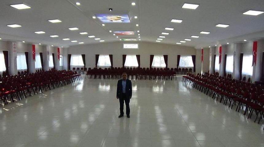 Demircik&ouml;y&rsquo;e &Ccedil;ok Ama&ccedil;lı Salon