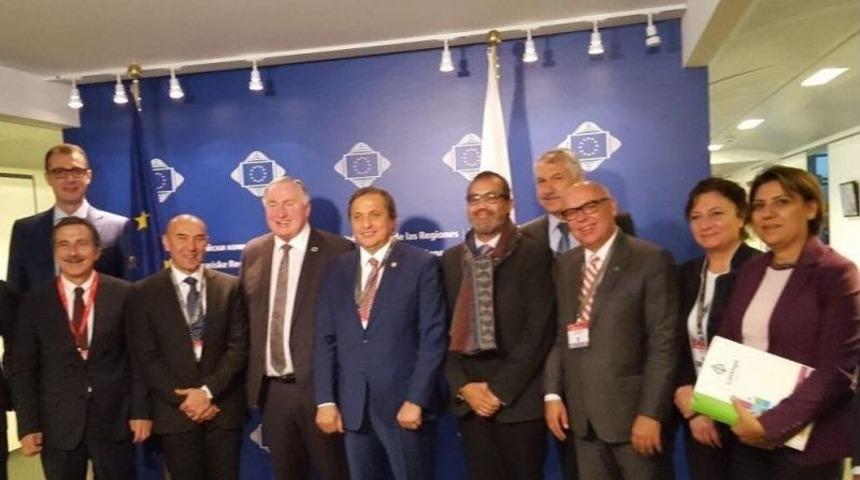 Başkan Eşkinat Br&uuml;ksel&rsquo;de Yerel Y&ouml;neticilere Konferans Verdi