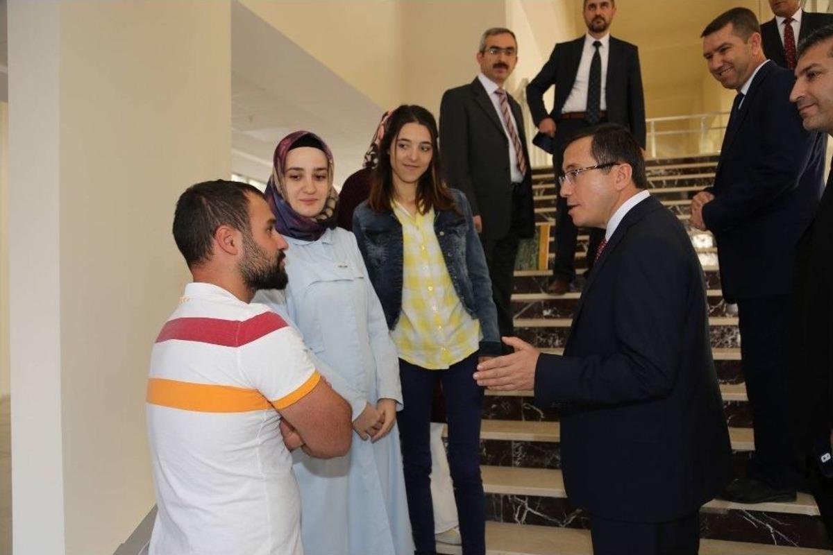 Rekt&ouml;r Kızılay, Ziraat Fak&uuml;ltesinde İncelemelerde Bulundu