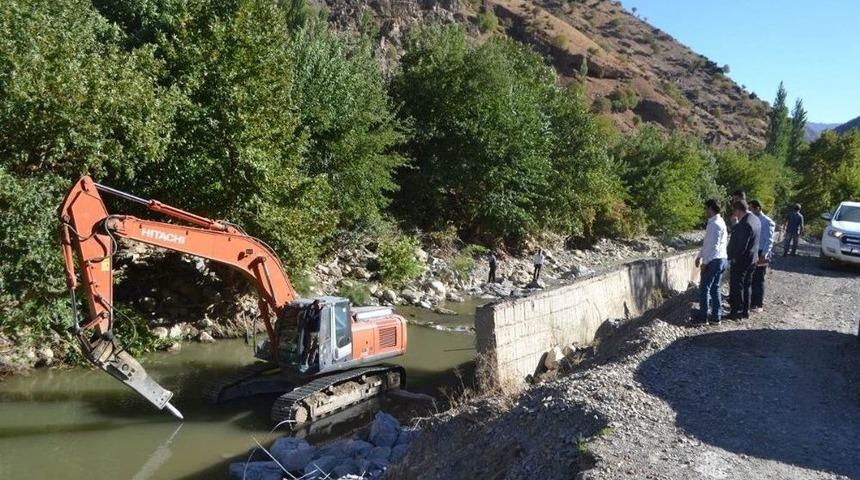Sason Çayı Islah Çalışmalarına Başlandı