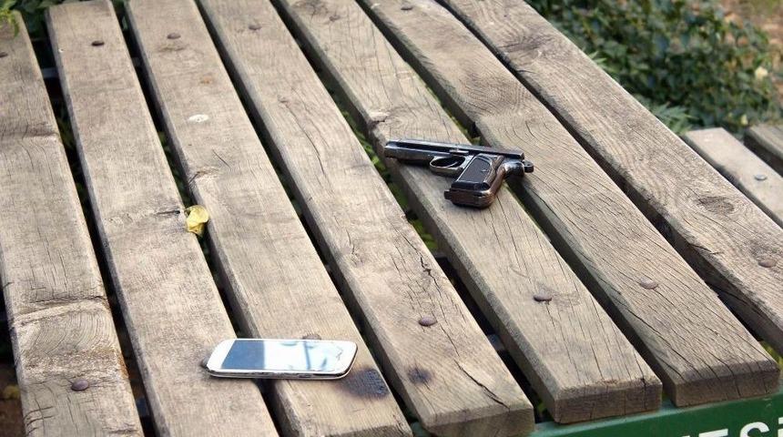 Okula Gitmeyen Kızına Kızıp &Ouml;lmek İstedi