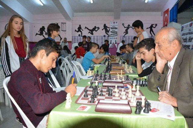 S&ouml;ke&rsquo;de Cumhuriyet Kupası Satran&ccedil; Turnuvası 1