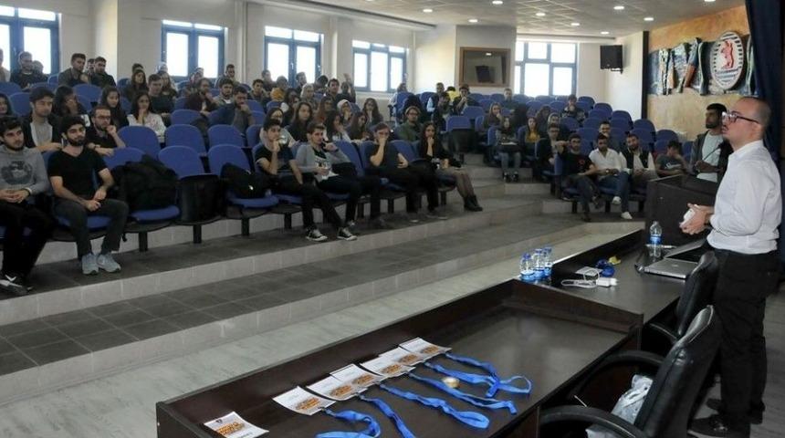 "siber G&uuml;venlik Eğitim Kampı" Om&uuml;&rsquo;de Başladı