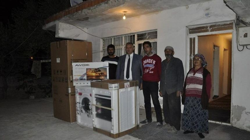 Yangınlarda Evleri Hasar G&ouml;ren Vatandaşlara Yardım Eli