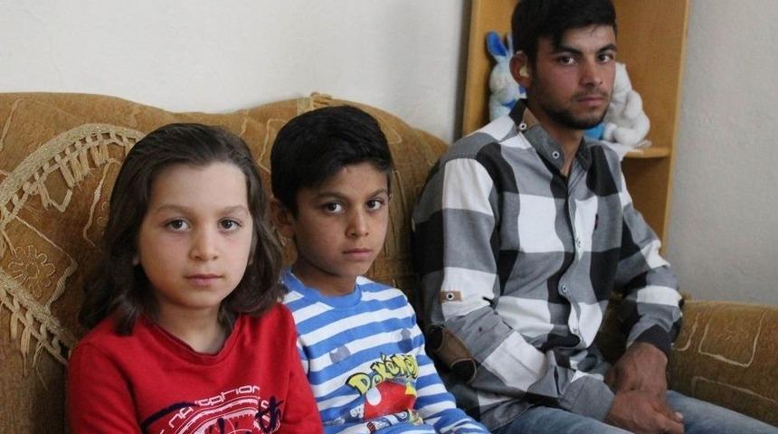 Suriyeli Sağır Kardeşler Güvercinlerinin Sesini Duymak İstiyor