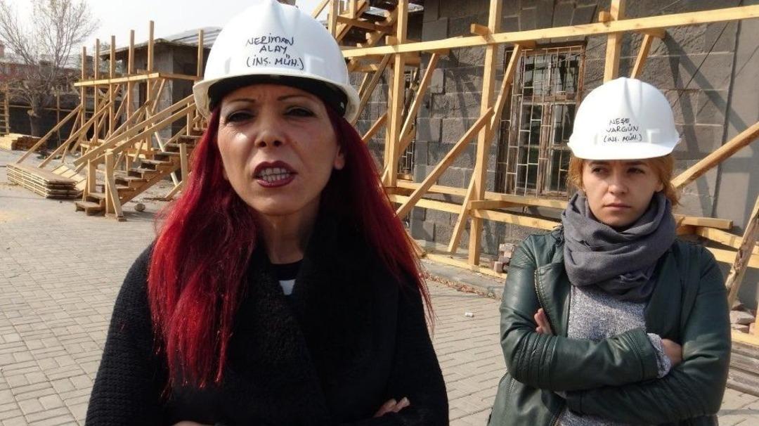 Kars&rsquo;ta, Tarihi Yapılara Kadın Eli Değdi