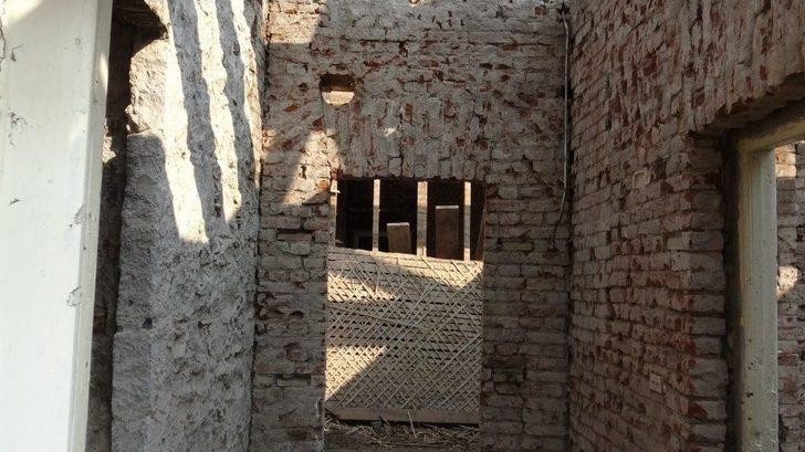 Kars’ta, Tarihi Yapılara Kadın Eli Değdi G1