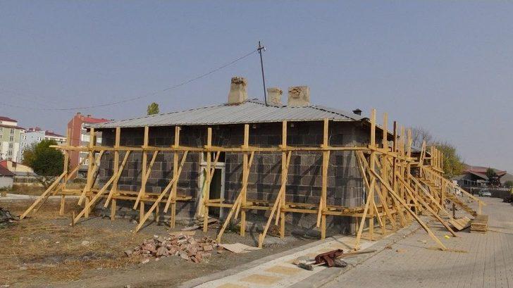 Kars’ta, Tarihi Yapılara Kadın Eli Değdi G3