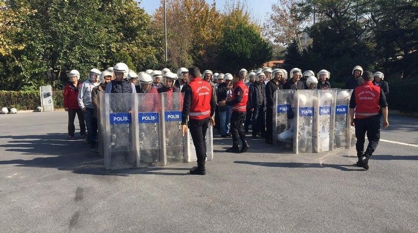 &Ccedil;evik Kuvvetten &Uuml;niversitelerde G&ouml;revli &Ouml;zel G&uuml;venliğe Eğitim