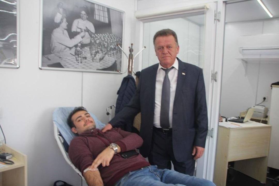 &Uuml;niversite &Ouml;ğrencilerden 827 &Uuml;nite Kan Bağışı