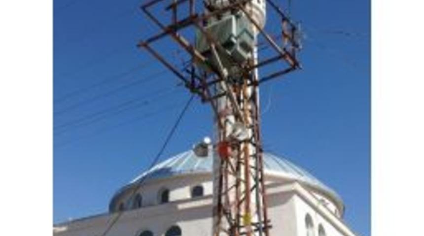 Elektrik Direği Caminin Siluetini Bozuyor