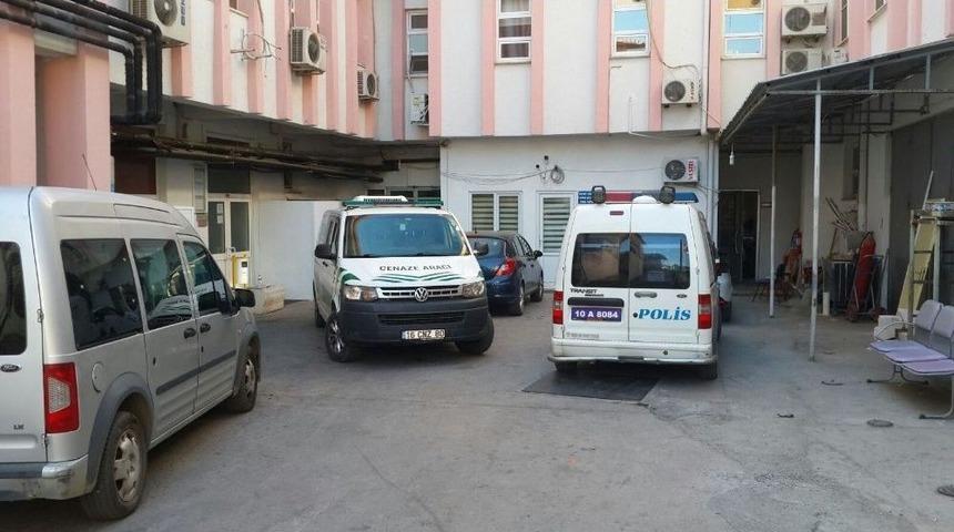 Zeytinlikte Başı Kesilmiş Erkek Cesedi Bulundu