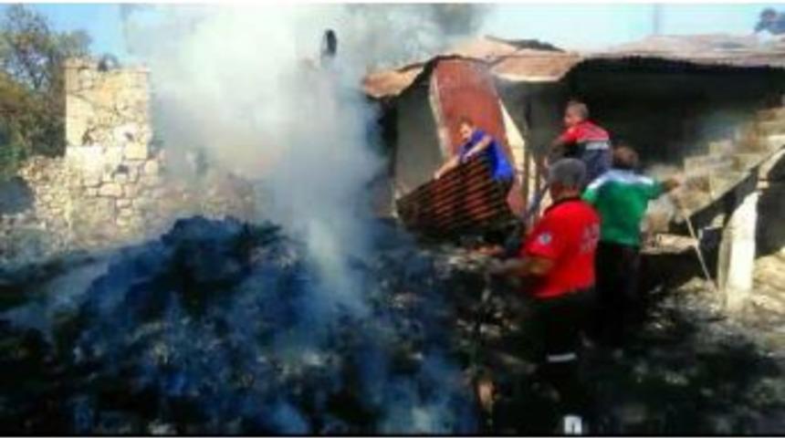 Komşuya Ekmek Yapımına Giden Kadının Evi Yandı