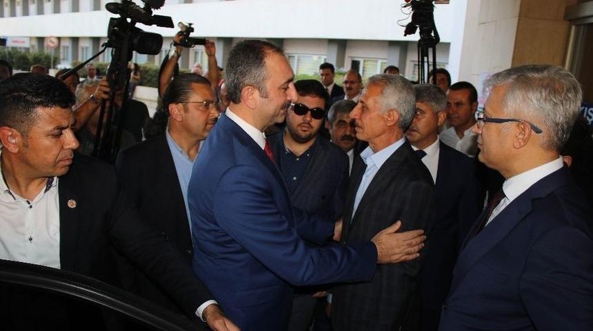 Adalet Bakanı G&uuml;l, Yaralı Savcıyı Ziyaret Etti