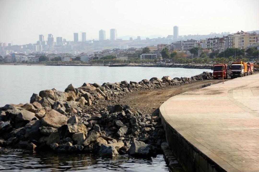 Atakum Sahilinde Dalgaların &Ouml;n&uuml;n&uuml; Kesmek İ&ccedil;in &Ccedil;alışma Başlatıldı