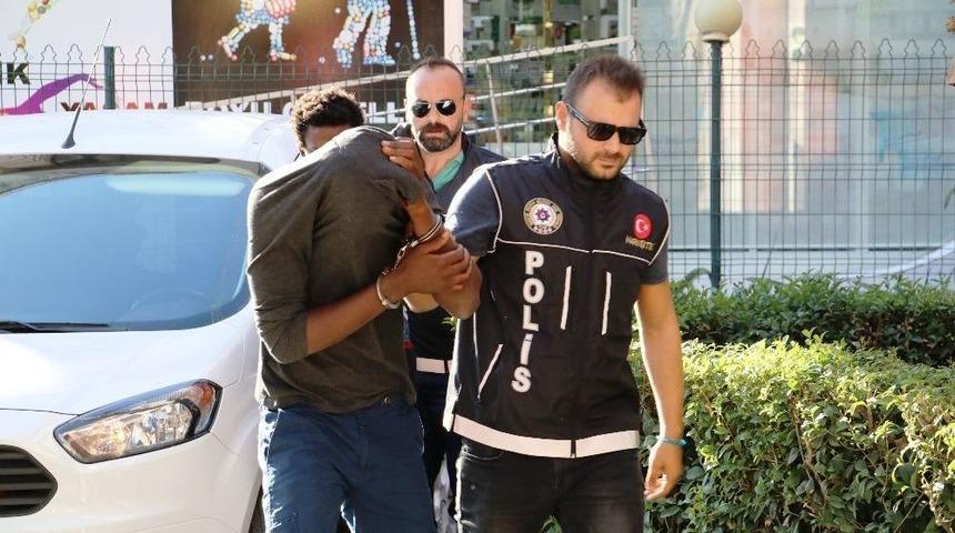 Uyuşturucu Kaçakçıları 5 Yıldızlı Otelde Alem Yaparken Yakalandı