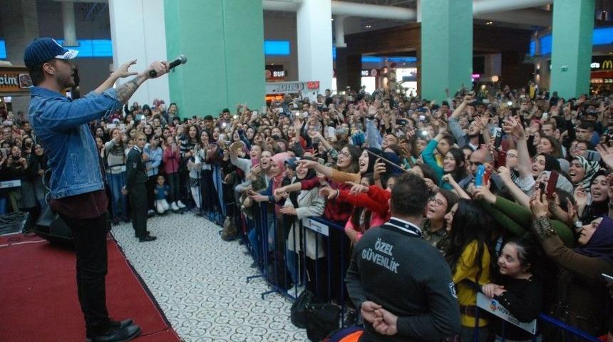 Sinan Ak&ccedil;ıl, Tokat&rsquo;ta Hayranlarıyla Buluştu