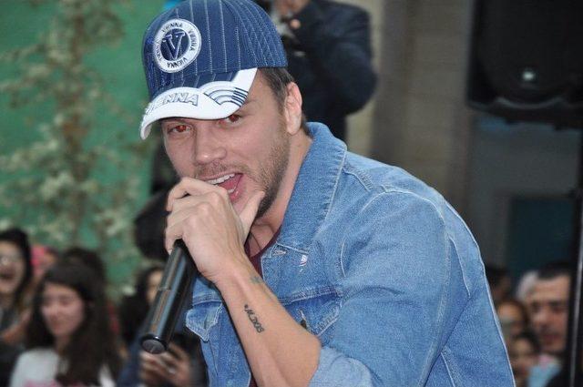 Sinan Ak&ccedil;ıl, Tokat&rsquo;ta Hayranlarıyla Buluştu 1