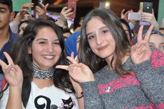 Sinan Ak&ccedil;ıl, Tokat&rsquo;ta Hayranlarıyla Buluştu 2