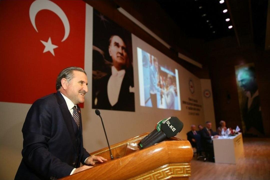 Spor Bakanı Bak, 1 Saatte 616 Delegeyle Tek Tek Fotoğraf &Ccedil;ektirerek Zor Bir Rekora İmza Attı