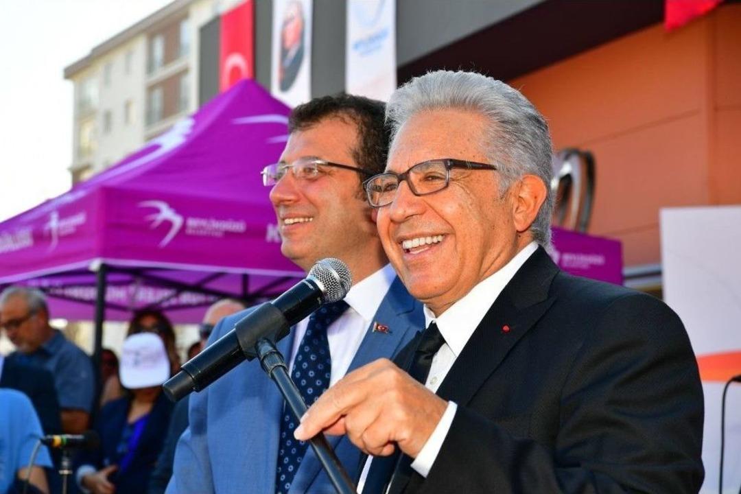 Z&uuml;lf&uuml; Livaneli Adını Taşıyan Parkın A&ccedil;ılışında &lsquo;yiğidim Aslanım&rsquo; T&uuml;rk&uuml;s&uuml;n&uuml; Seslendirdi