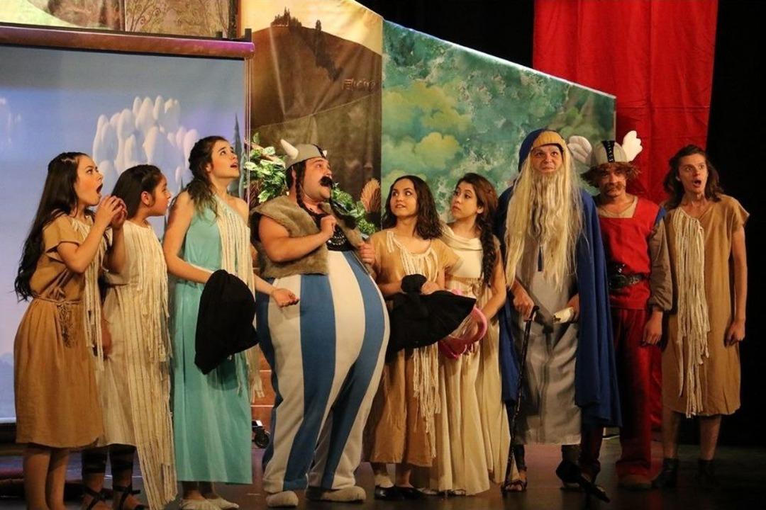 Minikler Asteriks Ve Oburiks Oyunuyla Eğlendi