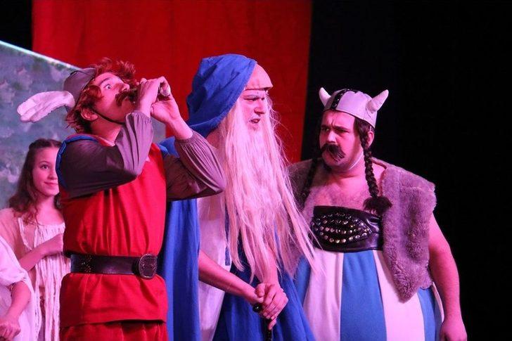 Minikler Asteriks Ve Oburiks Oyunuyla Eğlendi G1