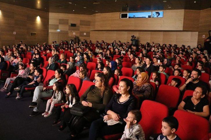 Minikler Asteriks Ve Oburiks Oyunuyla Eğlendi G3