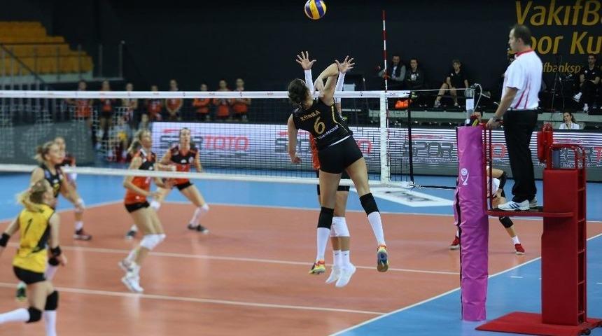 Vakıfbank Evindeki İlk Ma&ccedil;ını Kazandı
