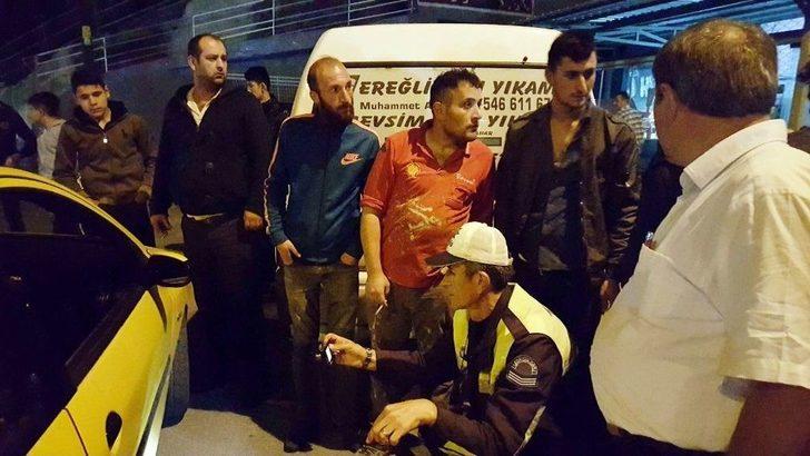 Yayaya Çarpan Sürücüye Mahalleliden Meydan Dayağı G4