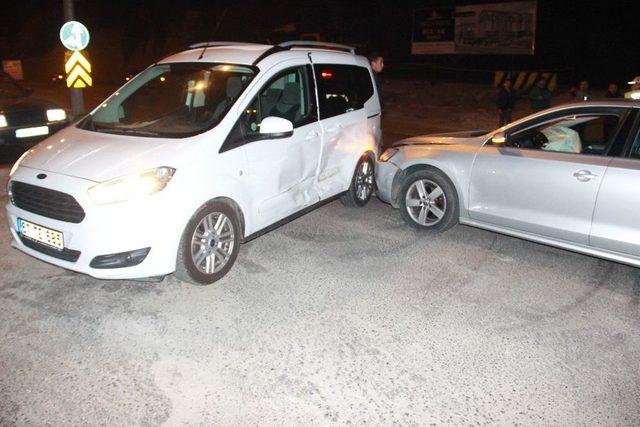 Alkollü Sürücü Polis Aracına Çarptı: 2’si Polis 5 Yaralı 1