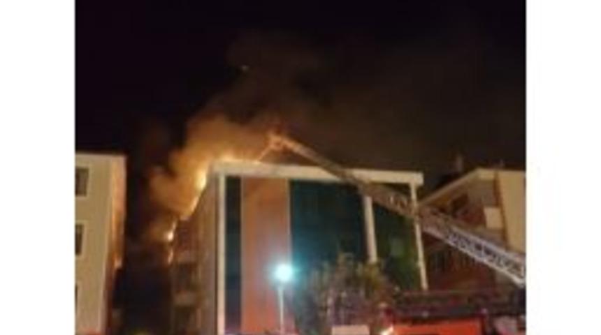 Erzincan Da &Ccedil;ıkan Yangına İtfaiye Ara&ccedil;ları Yetersiz Kaldı