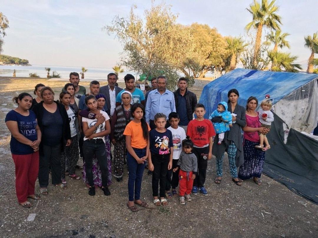 (&ouml;zel Haber) Mahallelerinden Sopalarla Kovulan 11 Hanelik Aileler &Uuml;&ccedil; Aydır Sokakta Yaşıyor