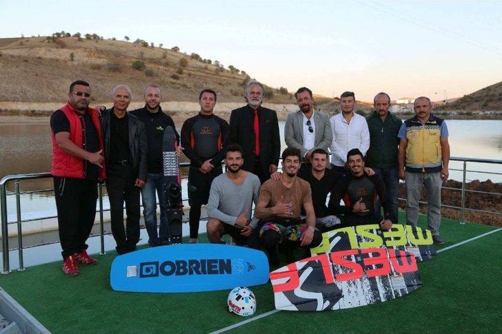 Bozkırın Ortasında Kablolu Su Kayağı Keyfi Yaşandı G2
