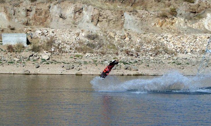 Bozkırın Ortasında Kablolu Su Kayağı Keyfi Yaşandı G3