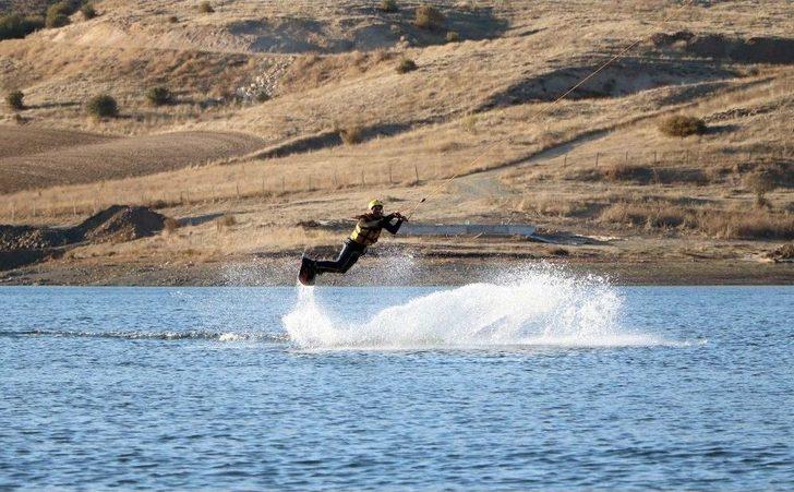 Bozkırın Ortasında Kablolu Su Kayağı Keyfi Yaşandı G5