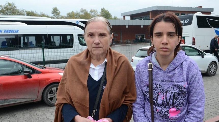 (&ouml;zel Haber) Anne Ve Kızı Maddi İmkansızlıktan Sokaklarda Yaşıyor