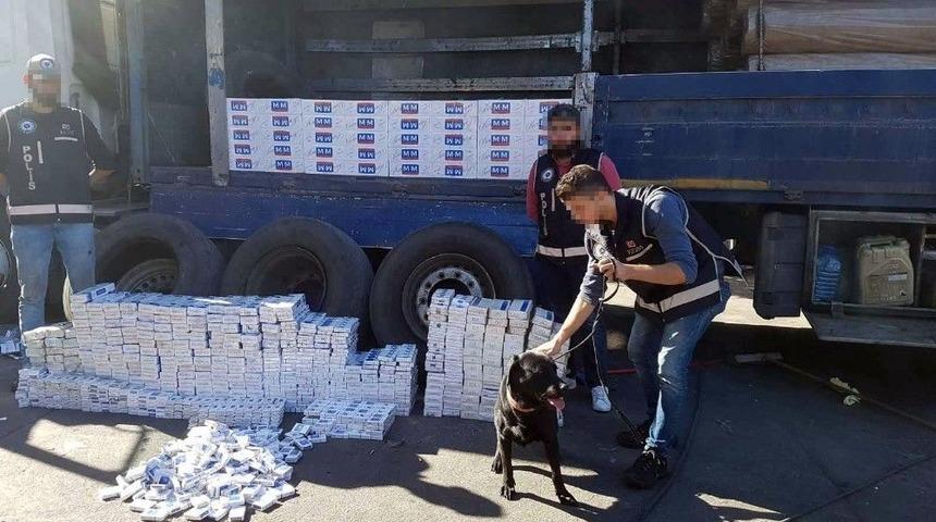 Sultanbeyli’de Tırın Tekerleklerinden Kaçak Sigara Çıktı