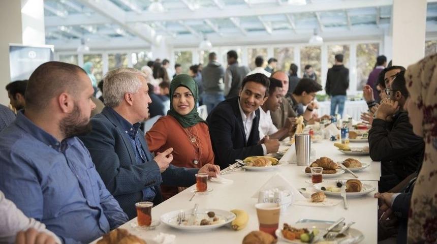 Rektör Gündoğan Uluslararası Öğrencilerle Kahvaltıda Buluştu