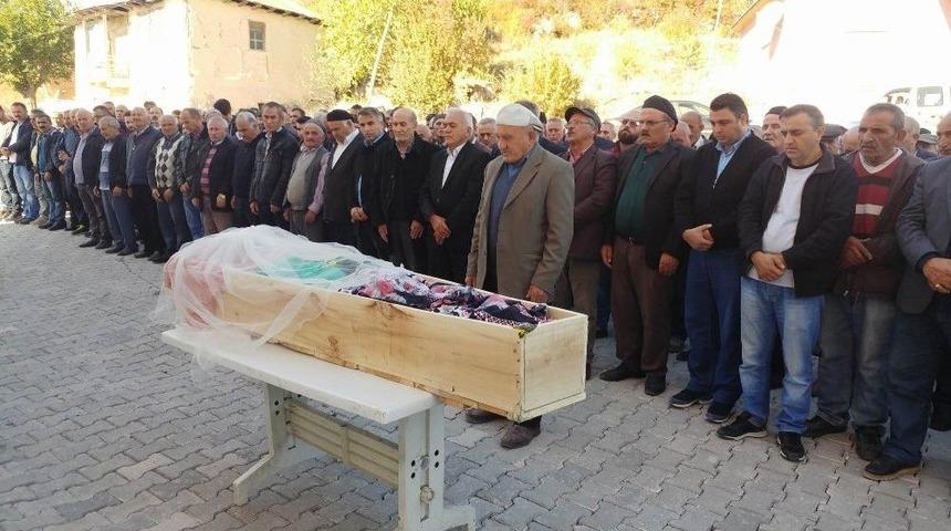 İstanbul&rsquo;daki Kazada &Ouml;len Merve Oru&ccedil; Tokat&rsquo;ta Toprağa Verildi