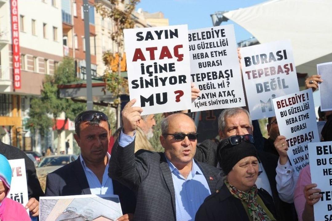 Hat Boyu Sakinleri, &Ccedil;&ouml;plere İsyan Etti