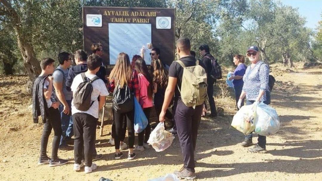 Ayvalıklı Denizciler Doğa İ&ccedil;in Y&uuml;r&uuml;d&uuml;