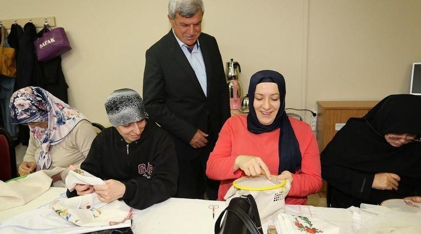 Ko-mek Fabrika Gibi &Ccedil;alışıyor