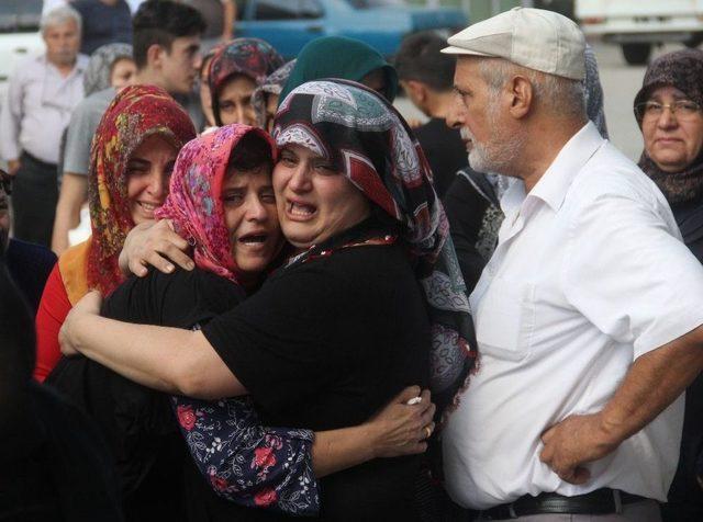 Düzenek Kurup Annesine Kendini Öldürten Genç Toprağa Verildi