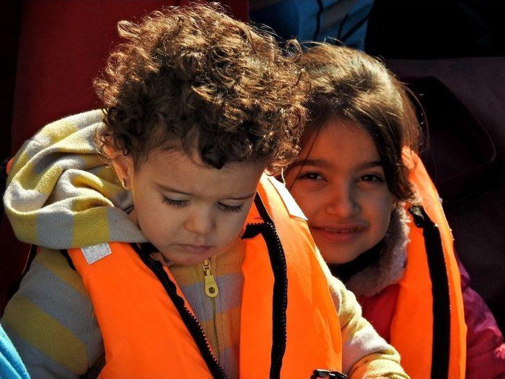 İzmir’de 98 Kaçak Göçmen Kurtarıldı G3