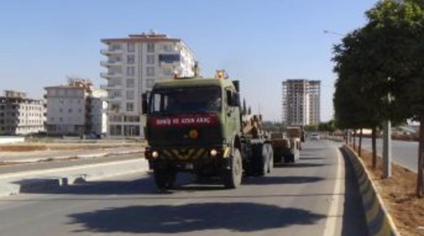 Sınıra Fırtına Ob&uuml;s Ve Tank Sevkiyatı